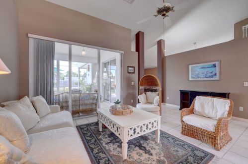 2885 Eagle Dr, Fort Pierce FL 34951-2374 exterior