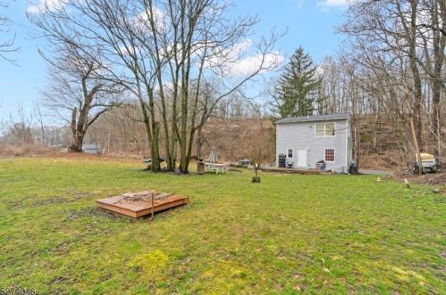 219 Woodside Ave, Fredon NJ 07860-2404 exterior