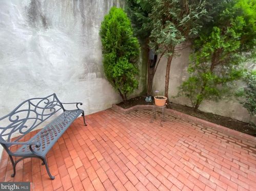 124 Bainbridge St, Philadelphia PA 19147-1866 exterior