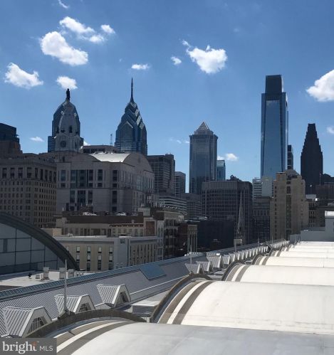 1027 Arch St, Philadelphia PA  19107-2317 exterior