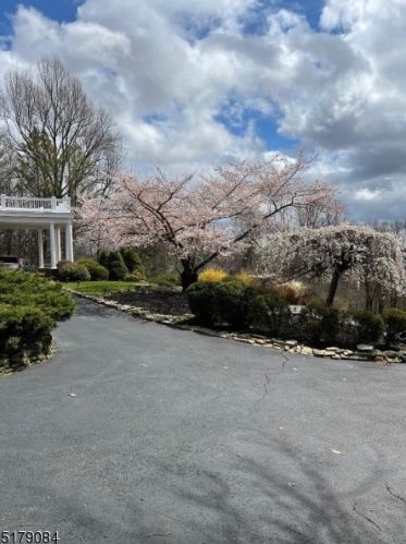 11 Beacon Hl Dr, Chester NJ exterior