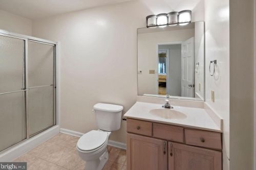 381 Thornhill Dr, Hanover PA  17331-7976 exterior