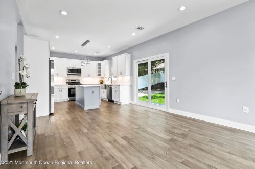 28 Twain Ave, Old Bridge NJ  08857-2110 exterior