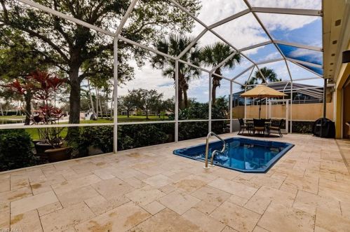 4733 Navassa Ln, Naples FL 34119-9555 exterior
