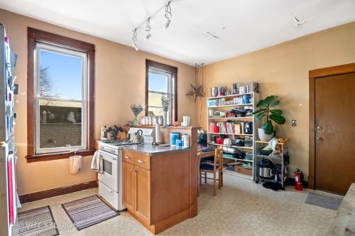 2036 Hoyne Ave, Chicago IL 60643-3308 exterior