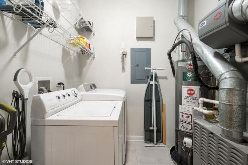 1359 Fullerton Ave, Chicago IL 60614-5196 exterior