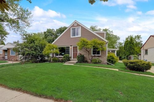 732 97th St, Milwaukee, WI 53214-2615