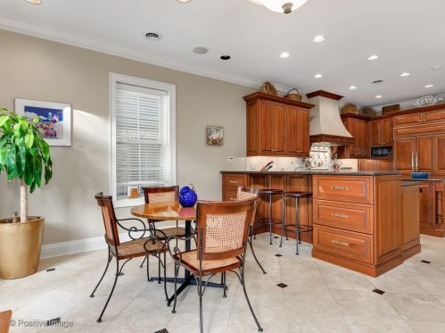 1738 Sedgwick St, Chicago IL 60614-4619 exterior