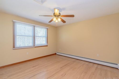 4 Celtic Ct, Enfield CT 06082-5777 exterior