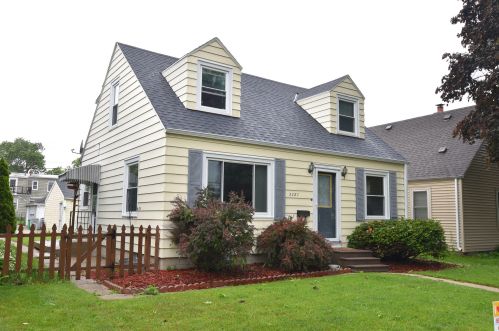 3287 90th St, Milwaukee, WI 53227-4401