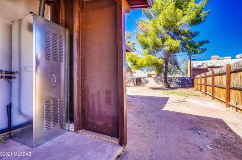 4137 1 St, Tucson AZ 85711-1510 exterior