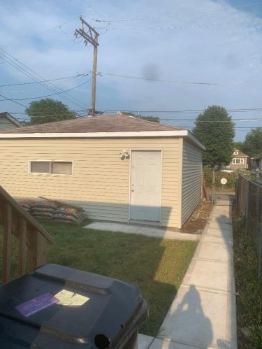 9319 Cregier Ave, Chicago IL 60617-3631 exterior