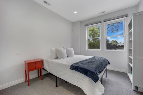 2823 Ridgeway Ave, Chicago IL 60625-6006 exterior