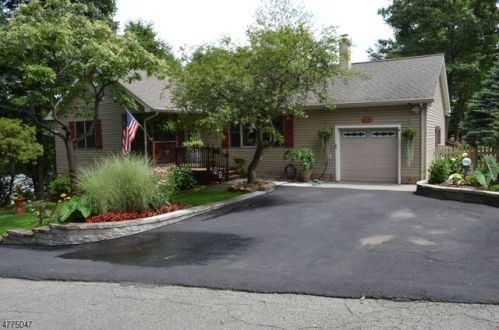 313 Idalroy Trl, Hopatcong NJ  07843-1244 exterior