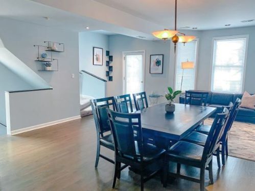 2743 Greenview Ave, Chicago IL 60657-4007 exterior