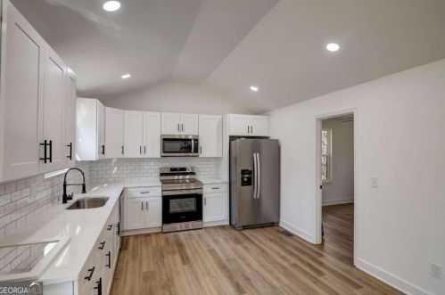 2006 Lisbon Dr, Atlanta GA 30310-4920 exterior