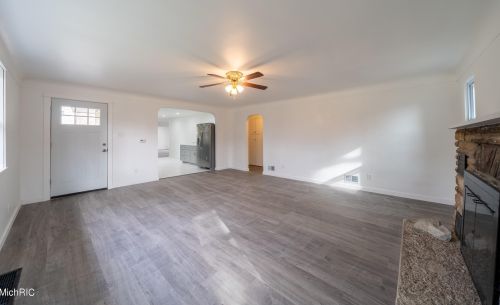 963 Harding St, Grand Rapids MI 49544-1841 exterior