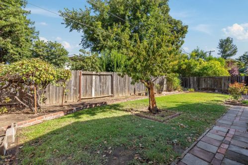 2507 Temple Dr, Davis CA 95618-1530 exterior