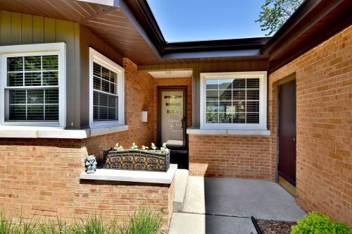 303 Marion St, Elmhurst, IL 60126-3529