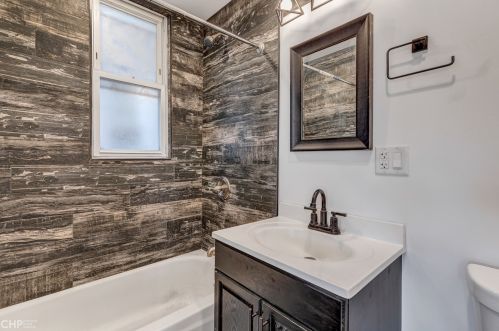 6749 Damen Ave, Chicago IL  60636-3204 exterior