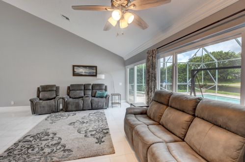 6915 Cobia Cir, Boynton Beach FL 33437-3640 exterior