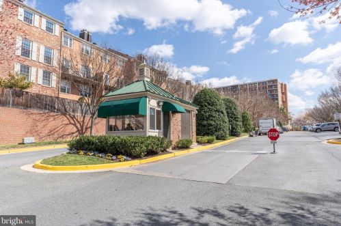 3253 Sutton Pl, Washington DC  20016-7531 exterior