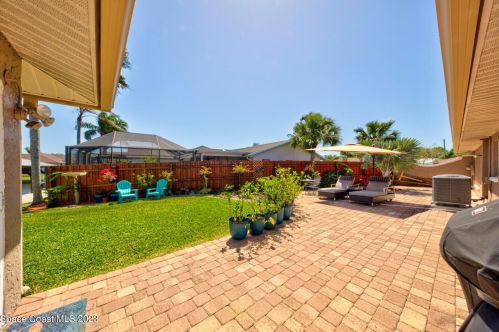 2390 Sykes Crk Dr, Merritt Island FL 32953-2954 exterior