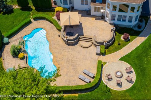 16 Country Vw Dr, East Freehold NJ 07728-9026 exterior