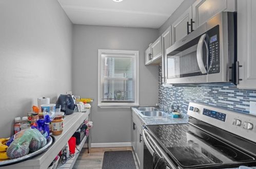 18 Daniel Ave, Providence RI 02909-4714 exterior