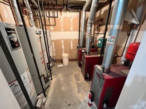 1305 Balcom Ave, Bronx NY  10461-5801 exterior