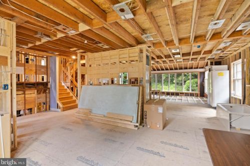 5121 Klingle St, Washington DC  20016-2654 exterior