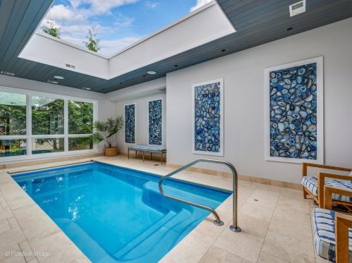 3720 Greenview Ave, Chicago IL 60613-3610 exterior