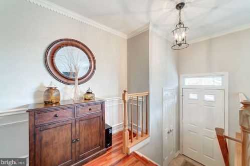 7304 Mallory Cir, Alexandria VA  22315-4704 exterior