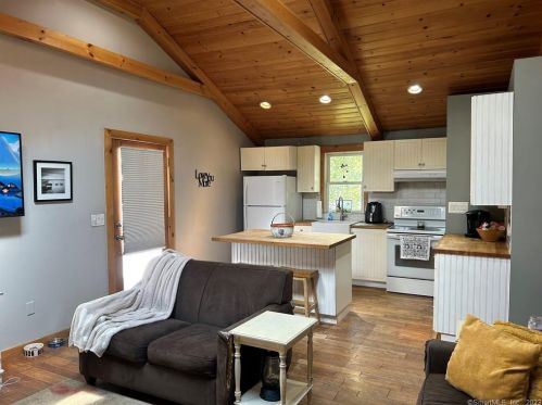 91 Atwater St, Milford CT 06460-7616 exterior