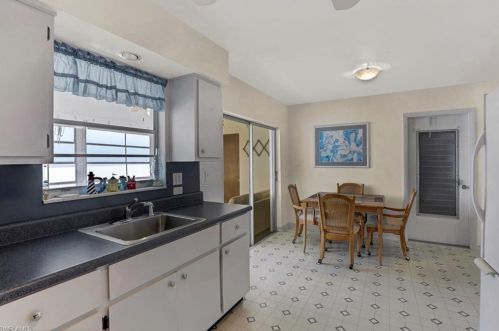 658 97 Ave, Naples FL 34108-2281 exterior