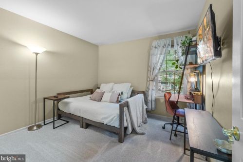 24 Revere Ct, Trenton NJ  08628-3610 exterior