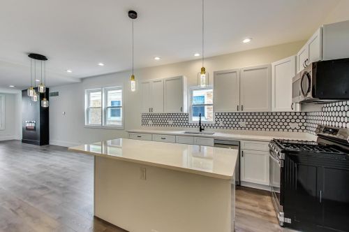 5043 Ainslie St, Chicago IL  60630-2302 exterior