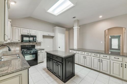 10703 Wild Oak Dr, Frisco TX 75035-8575 exterior