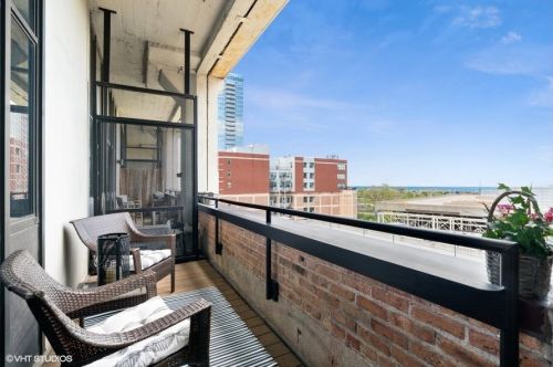 320 21st St, Chicago IL  60616-1402 exterior