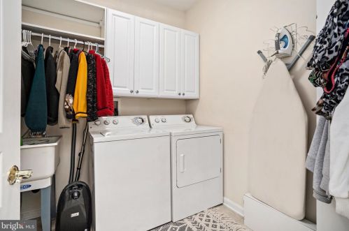 49 Falcon Ct, Trenton NJ 08690-2466 exterior