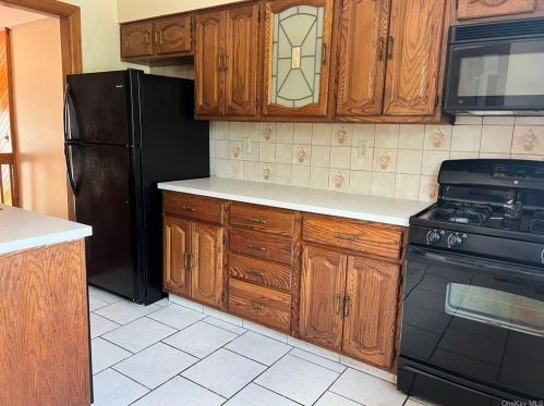 4234 Tremont Ave, Bronx NY  10465-3362 exterior