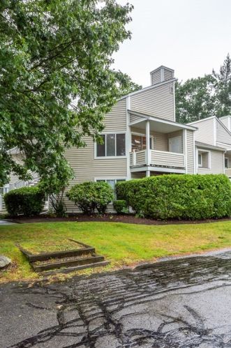 750 Whittenton St, Taunton MA 02780-1384 exterior