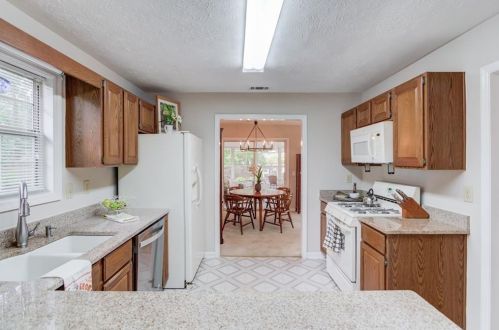 3300 Governors Ct, Duluth GA 30096-3571 exterior