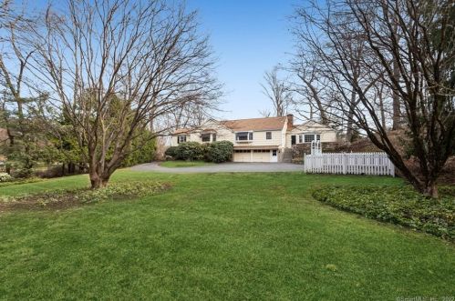 181 Long Lots Rd, Westport CT 06880-3826 exterior