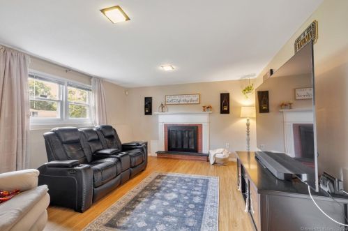 75 Boylston St, Meriden CT 06450-4737 exterior