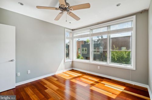 1433 Bainbridge St, Philadelphia PA 19146-2121 exterior