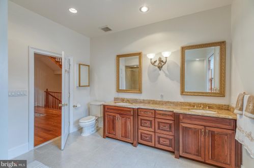 124 Bainbridge St, Philadelphia PA 19147-1866 exterior