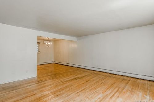 93 Sheridan Rd, Enfield CT 06082-4127 exterior