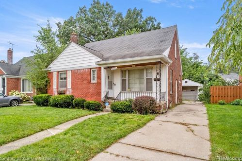 8233 Grayfield St, Dearborn Heights MI  48127-1537 exterior