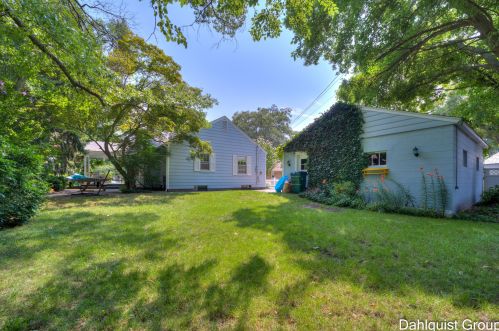 806 Moulton Ave, Meskegon MI 49445-2921 exterior